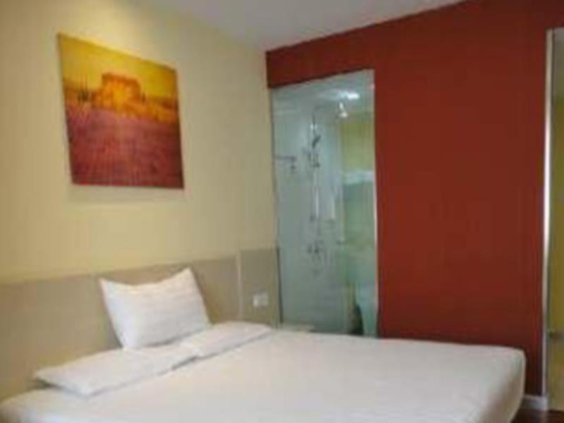 Hanting Hotel Yibin Zhongshan Street Esterno foto
