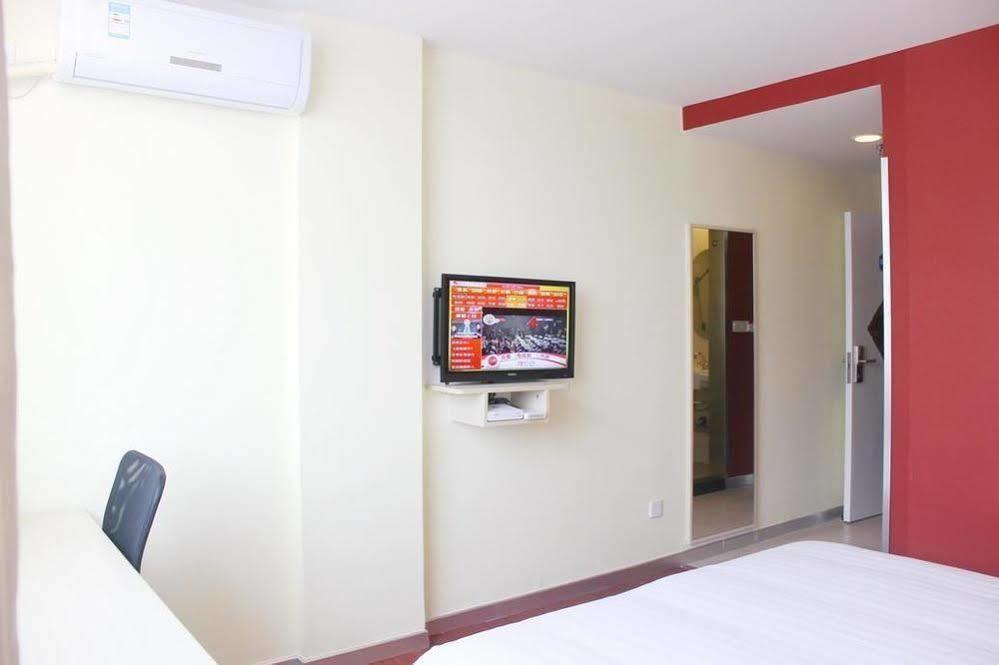 Hanting Hotel Yibin Zhongshan Street Esterno foto