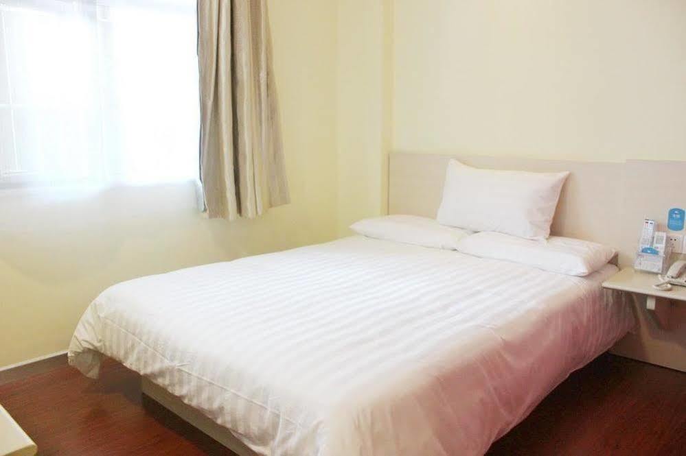 Hanting Hotel Yibin Zhongshan Street Esterno foto