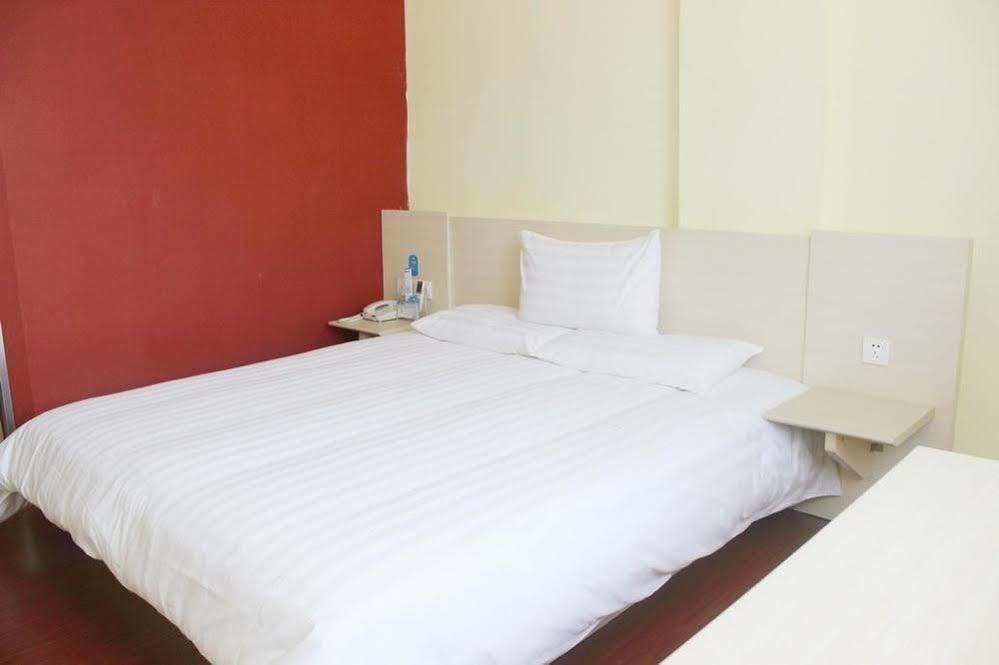 Hanting Hotel Yibin Zhongshan Street Esterno foto