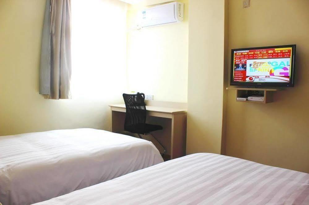 Hanting Hotel Yibin Zhongshan Street Esterno foto
