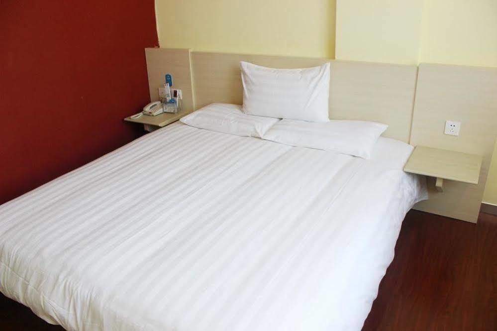 Hanting Hotel Yibin Zhongshan Street Esterno foto