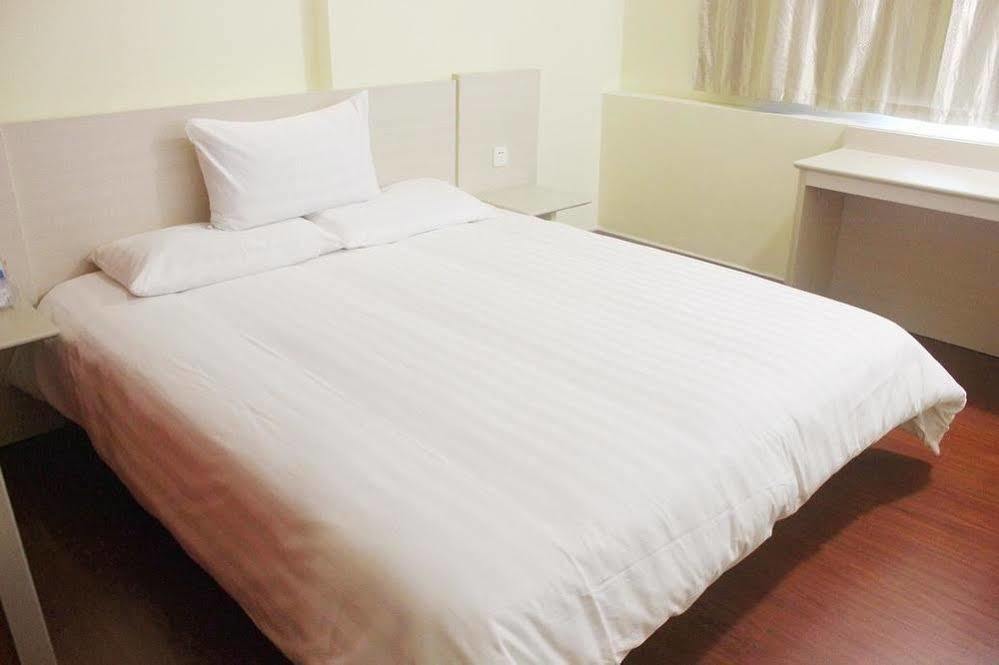 Hanting Hotel Yibin Zhongshan Street Esterno foto